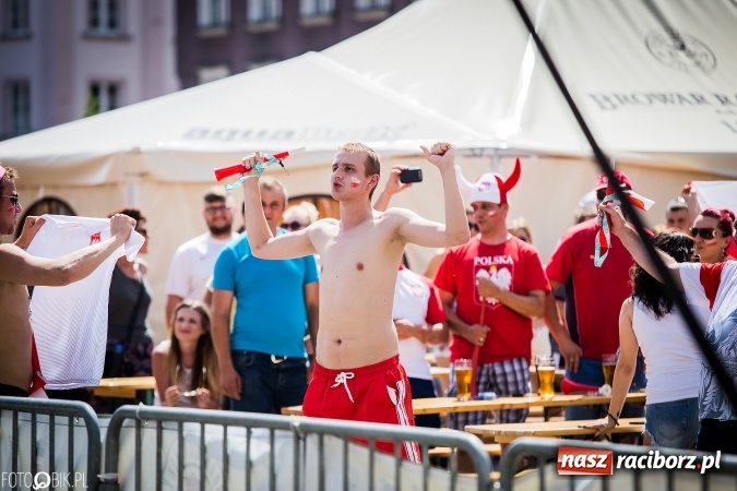 Zdjęcie w galerii na portalu naszraciborz.pl: EURO 2020 w strefie kibica na raciborskim Rynku wiadomości z regionu