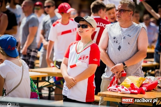Zdjęcie w galerii na portalu naszraciborz.pl: EURO 2020 w strefie kibica na raciborskim Rynku wiadomości z regionu