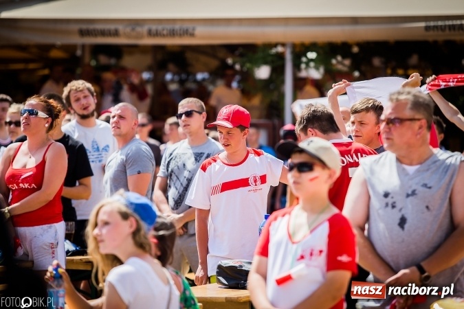 Zdjęcie w galerii na portalu naszraciborz.pl: EURO 2020 w strefie kibica na raciborskim Rynku wiadomości z regionu