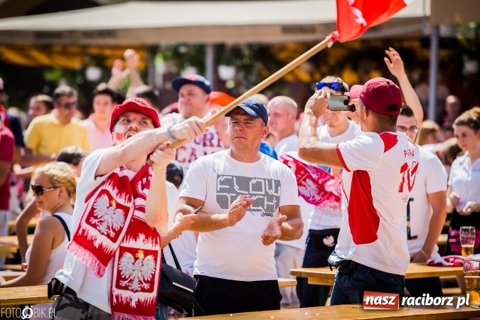Zdjęcie w galerii na portalu naszraciborz.pl: EURO 2020 w strefie kibica na raciborskim Rynku wiadomości z regionu