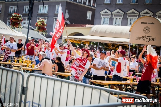 Zdjęcie w galerii na portalu naszraciborz.pl: EURO 2020 w strefie kibica na raciborskim Rynku wiadomości z regionu
