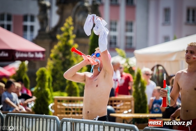 Zdjęcie w galerii na portalu naszraciborz.pl: EURO 2020 w strefie kibica na raciborskim Rynku wiadomości z regionu