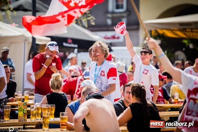 Zdjęcie w galerii na portalu naszraciborz.pl: EURO 2020 w strefie kibica na raciborskim Rynku wiadomości z regionu