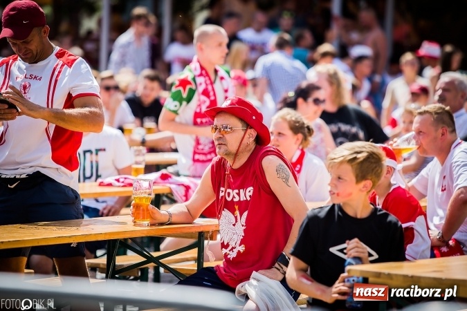 Zdjęcie w galerii na portalu naszraciborz.pl: EURO 2020 w strefie kibica na raciborskim Rynku wiadomości z regionu