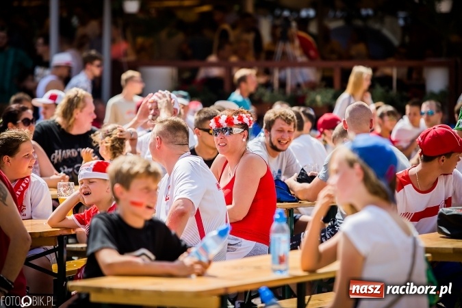Zdjęcie w galerii na portalu naszraciborz.pl: EURO 2020 w strefie kibica na raciborskim Rynku wiadomości z regionu