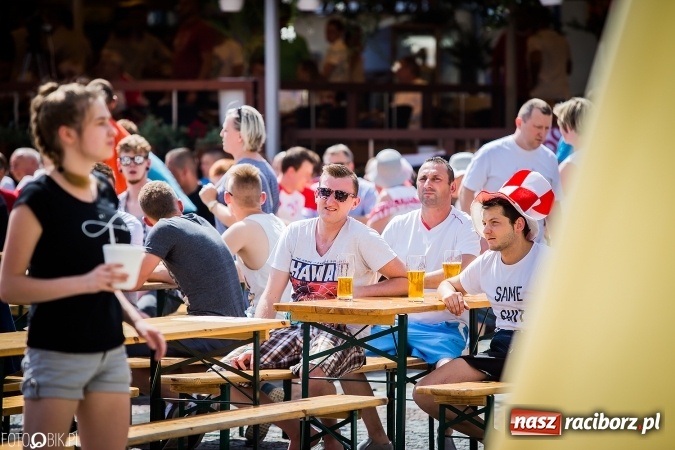 Zdjęcie w galerii na portalu naszraciborz.pl: EURO 2020 w strefie kibica na raciborskim Rynku wiadomości z regionu
