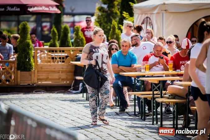 Zdjęcie w galerii na portalu naszraciborz.pl: EURO 2020 w strefie kibica na raciborskim Rynku wiadomości z regionu
