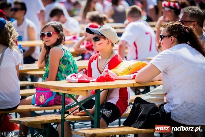 Zdjęcie w galerii na portalu naszraciborz.pl: EURO 2020 w strefie kibica na raciborskim Rynku wiadomości z regionu
