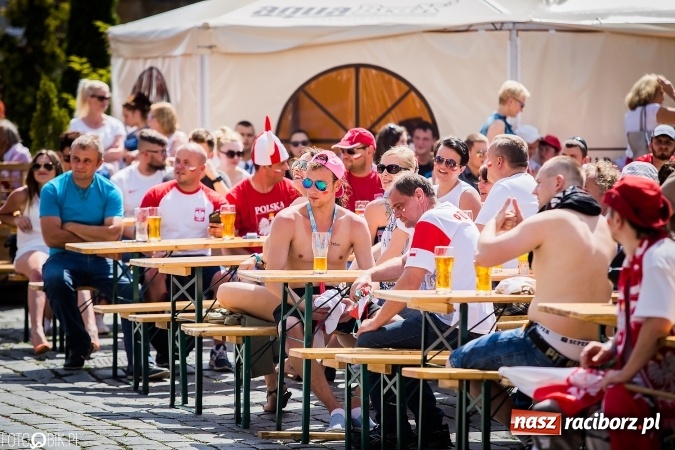 Zdjęcie w galerii na portalu naszraciborz.pl: EURO 2020 w strefie kibica na raciborskim Rynku wiadomości z regionu