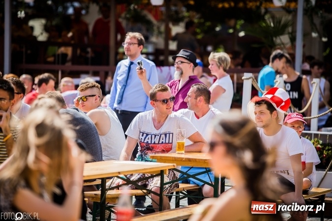 Zdjęcie w galerii na portalu naszraciborz.pl: EURO 2020 w strefie kibica na raciborskim Rynku wiadomości z regionu