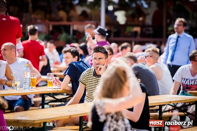 Zdjęcie w galerii na portalu naszraciborz.pl: EURO 2020 w strefie kibica na raciborskim Rynku wiadomości z regionu
