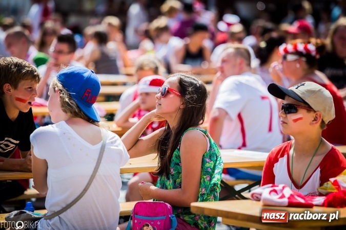 Zdjęcie w galerii na portalu naszraciborz.pl: EURO 2020 w strefie kibica na raciborskim Rynku wiadomości z regionu