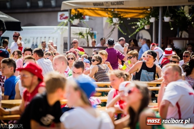 Zdjęcie w galerii na portalu naszraciborz.pl: EURO 2020 w strefie kibica na raciborskim Rynku wiadomości z regionu