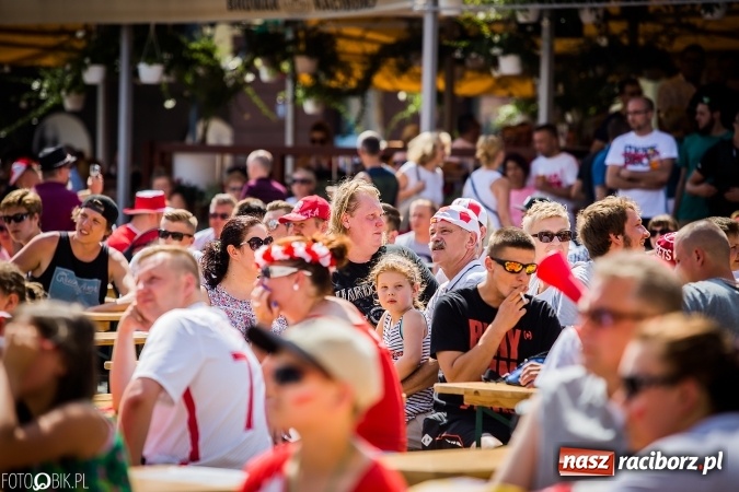 Zdjęcie w galerii na portalu naszraciborz.pl: EURO 2020 w strefie kibica na raciborskim Rynku wiadomości z regionu