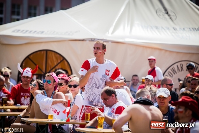 Zdjęcie w galerii na portalu naszraciborz.pl: EURO 2020 w strefie kibica na raciborskim Rynku wiadomości z regionu