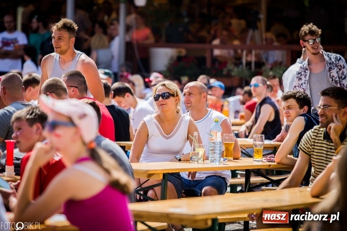 Zdjęcie w galerii na portalu naszraciborz.pl: EURO 2020 w strefie kibica na raciborskim Rynku wiadomości z regionu