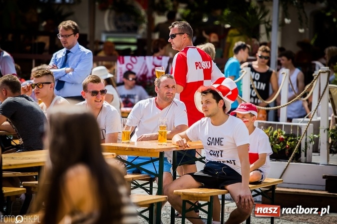 Zdjęcie w galerii na portalu naszraciborz.pl: EURO 2020 w strefie kibica na raciborskim Rynku wiadomości z regionu