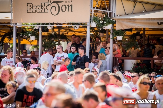 Zdjęcie w galerii na portalu naszraciborz.pl: EURO 2020 w strefie kibica na raciborskim Rynku wiadomości z regionu