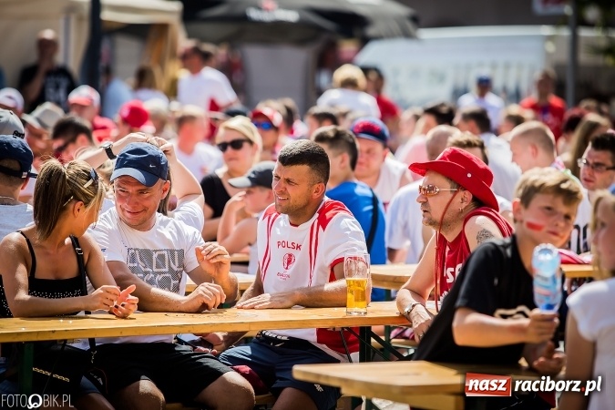 Zdjęcie w galerii na portalu naszraciborz.pl: EURO 2020 w strefie kibica na raciborskim Rynku wiadomości z regionu