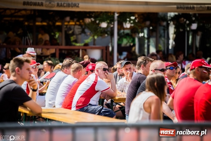 Zdjęcie w galerii na portalu naszraciborz.pl: EURO 2020 w strefie kibica na raciborskim Rynku wiadomości z regionu