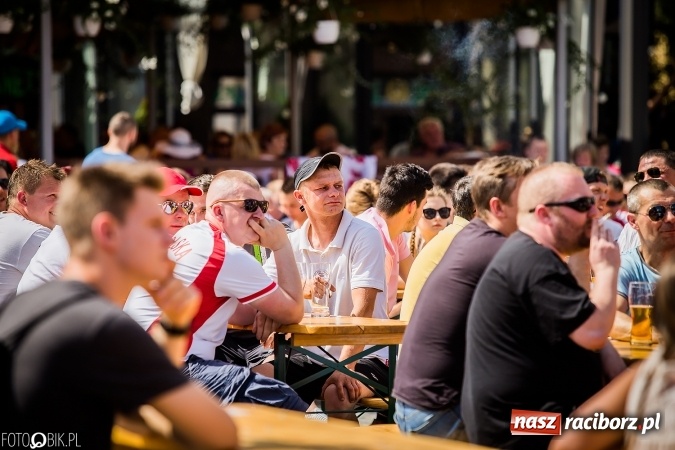 Zdjęcie w galerii na portalu naszraciborz.pl: EURO 2020 w strefie kibica na raciborskim Rynku wiadomości z regionu