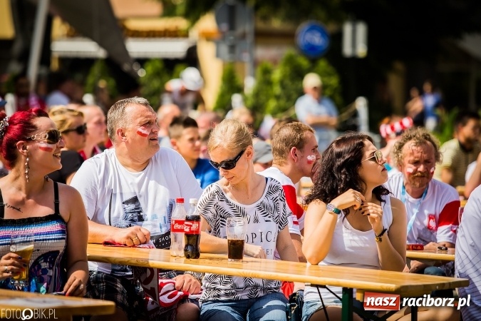 Zdjęcie w galerii na portalu naszraciborz.pl: EURO 2020 w strefie kibica na raciborskim Rynku wiadomości z regionu