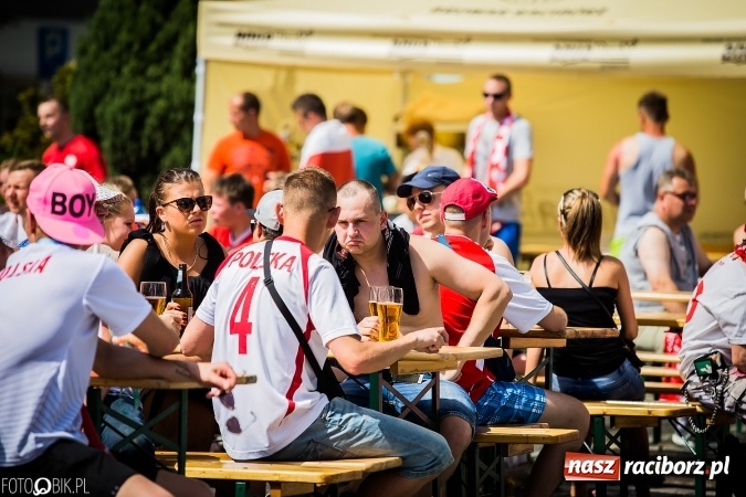 Zdjęcie w galerii na portalu naszraciborz.pl: EURO 2020 w strefie kibica na raciborskim Rynku wiadomości z regionu