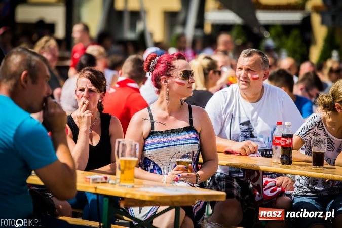 Zdjęcie w galerii na portalu naszraciborz.pl: EURO 2020 w strefie kibica na raciborskim Rynku wiadomości z regionu