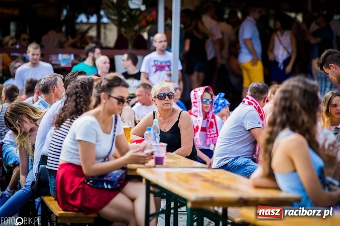 Zdjęcie w galerii na portalu naszraciborz.pl: EURO 2020 w strefie kibica na raciborskim Rynku wiadomości z regionu