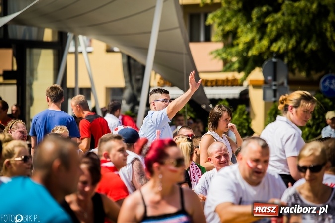 Zdjęcie w galerii na portalu naszraciborz.pl: EURO 2020 w strefie kibica na raciborskim Rynku wiadomości z regionu