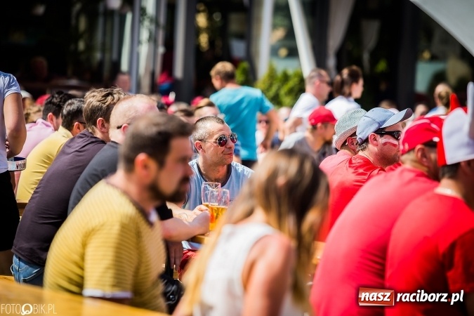 Zdjęcie w galerii na portalu naszraciborz.pl: EURO 2020 w strefie kibica na raciborskim Rynku wiadomości z regionu
