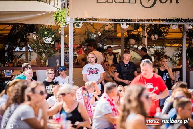 Zdjęcie w galerii na portalu naszraciborz.pl: EURO 2020 w strefie kibica na raciborskim Rynku wiadomości z regionu