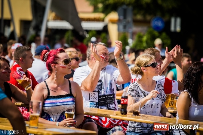 Zdjęcie w galerii na portalu naszraciborz.pl: EURO 2020 w strefie kibica na raciborskim Rynku wiadomości z regionu