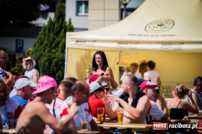 Zdjęcie w galerii na portalu naszraciborz.pl: EURO 2020 w strefie kibica na raciborskim Rynku wiadomości z regionu