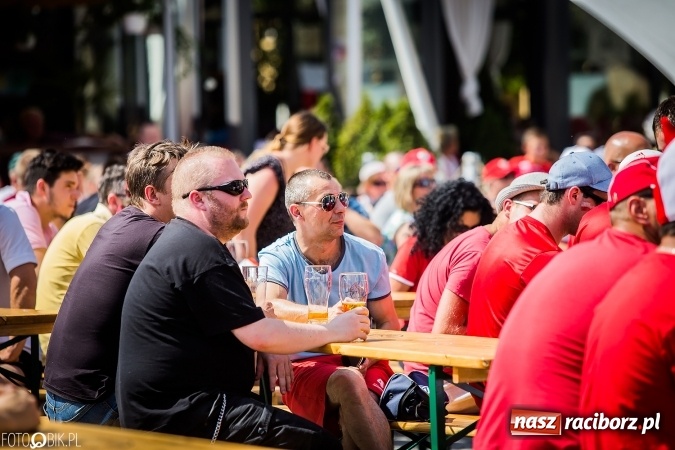 Zdjęcie w galerii na portalu naszraciborz.pl: EURO 2020 w strefie kibica na raciborskim Rynku wiadomości z regionu