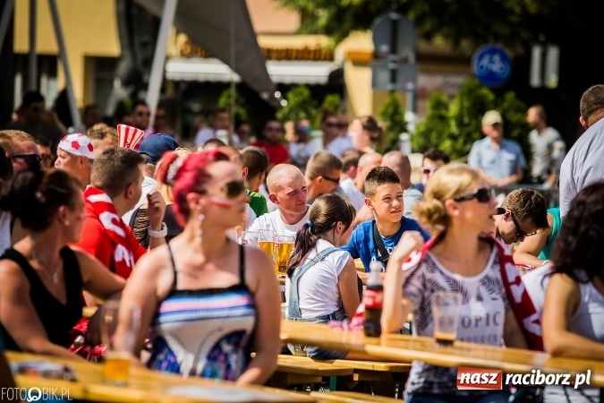 Zdjęcie w galerii na portalu naszraciborz.pl: EURO 2020 w strefie kibica na raciborskim Rynku wiadomości z regionu