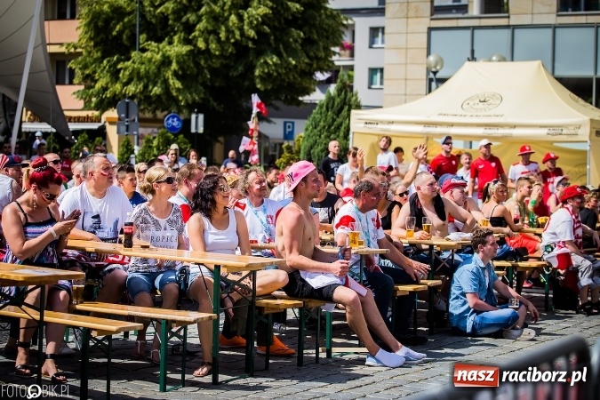 Zdjęcie w galerii na portalu naszraciborz.pl: EURO 2020 w strefie kibica na raciborskim Rynku wiadomości z regionu