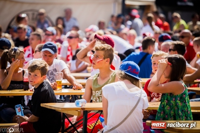 Zdjęcie w galerii na portalu naszraciborz.pl: EURO 2020 w strefie kibica na raciborskim Rynku wiadomości z regionu