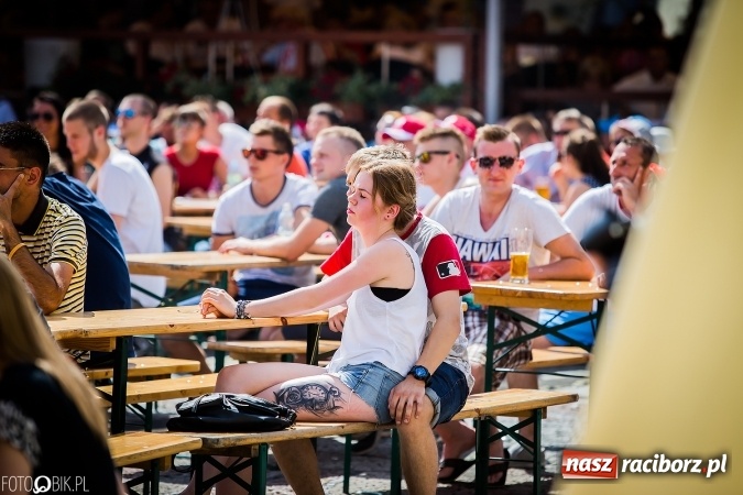 Zdjęcie w galerii na portalu naszraciborz.pl: EURO 2020 w strefie kibica na raciborskim Rynku wiadomości z regionu