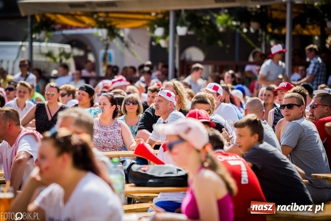 Zdjęcie w galerii na portalu naszraciborz.pl: EURO 2020 w strefie kibica na raciborskim Rynku wiadomości z regionu