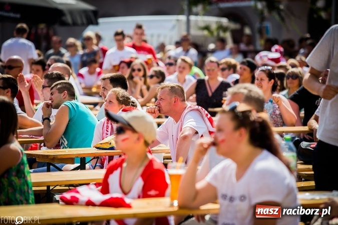 Zdjęcie w galerii na portalu naszraciborz.pl: EURO 2020 w strefie kibica na raciborskim Rynku wiadomości z regionu