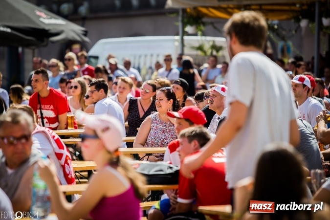 Zdjęcie w galerii na portalu naszraciborz.pl: EURO 2020 w strefie kibica na raciborskim Rynku wiadomości z regionu