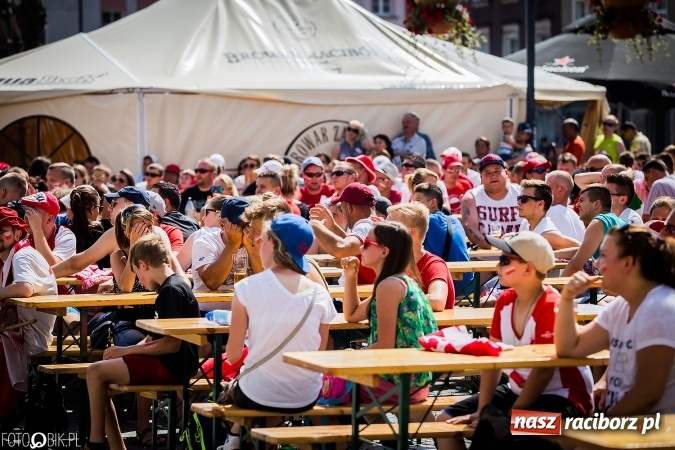 Zdjęcie w galerii na portalu naszraciborz.pl: EURO 2020 w strefie kibica na raciborskim Rynku wiadomości z regionu