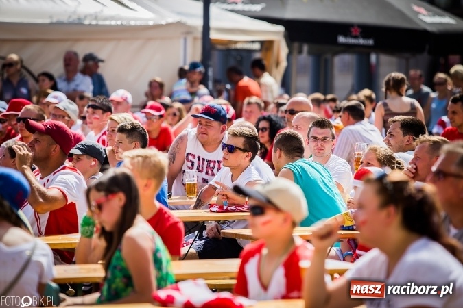 Zdjęcie w galerii na portalu naszraciborz.pl: EURO 2020 w strefie kibica na raciborskim Rynku wiadomości z regionu