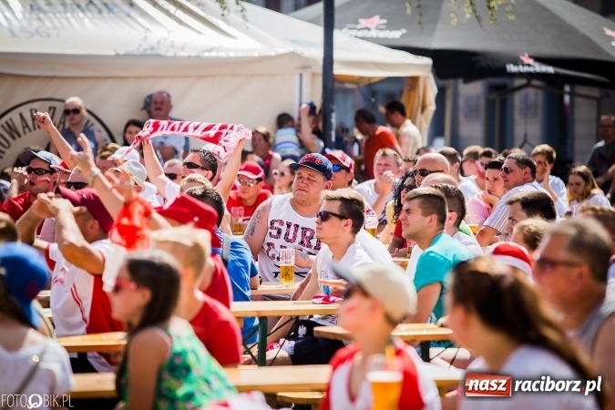 Zdjęcie w galerii na portalu naszraciborz.pl: EURO 2020 w strefie kibica na raciborskim Rynku wiadomości z regionu