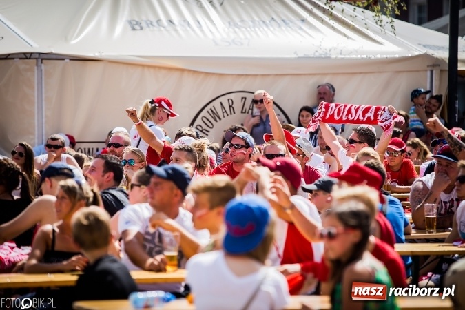 Zdjęcie w galerii na portalu naszraciborz.pl: EURO 2020 w strefie kibica na raciborskim Rynku wiadomości z regionu