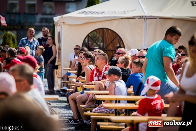 Zdjęcie w galerii na portalu naszraciborz.pl: EURO 2020 w strefie kibica na raciborskim Rynku wiadomości z regionu