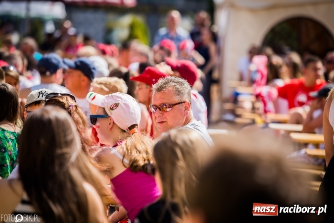 Zdjęcie w galerii na portalu naszraciborz.pl: EURO 2020 w strefie kibica na raciborskim Rynku wiadomości z regionu