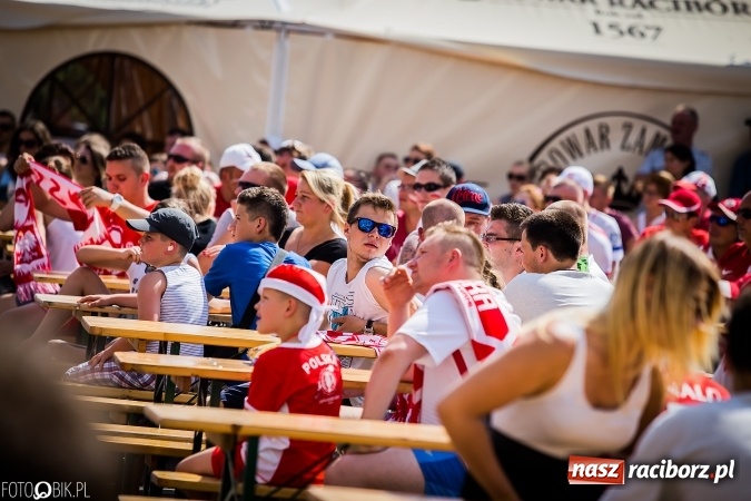 Zdjęcie w galerii na portalu naszraciborz.pl: EURO 2020 w strefie kibica na raciborskim Rynku wiadomości z regionu