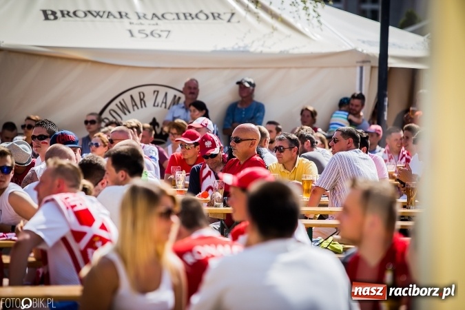Zdjęcie w galerii na portalu naszraciborz.pl: EURO 2020 w strefie kibica na raciborskim Rynku wiadomości z regionu